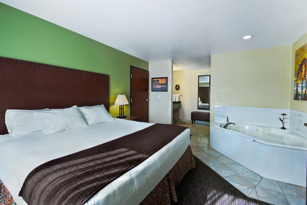 Oxford Suites Hermiston Extérieur photo