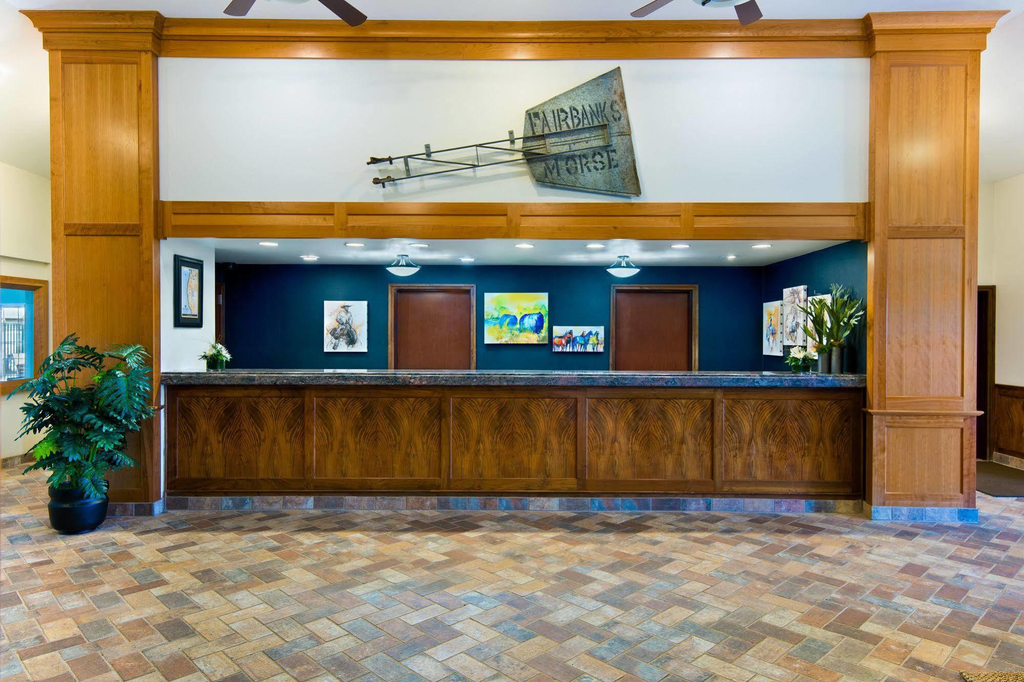 Oxford Suites Hermiston Extérieur photo