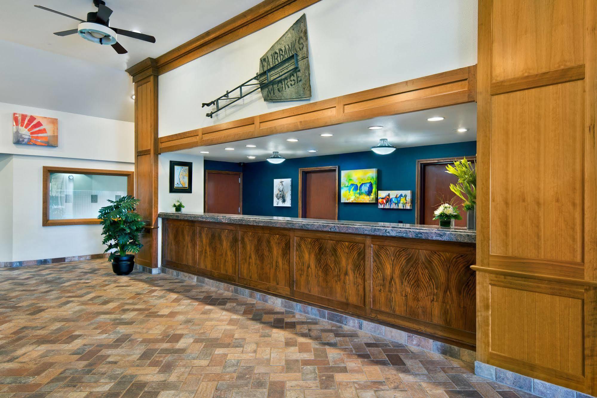 Oxford Suites Hermiston Extérieur photo