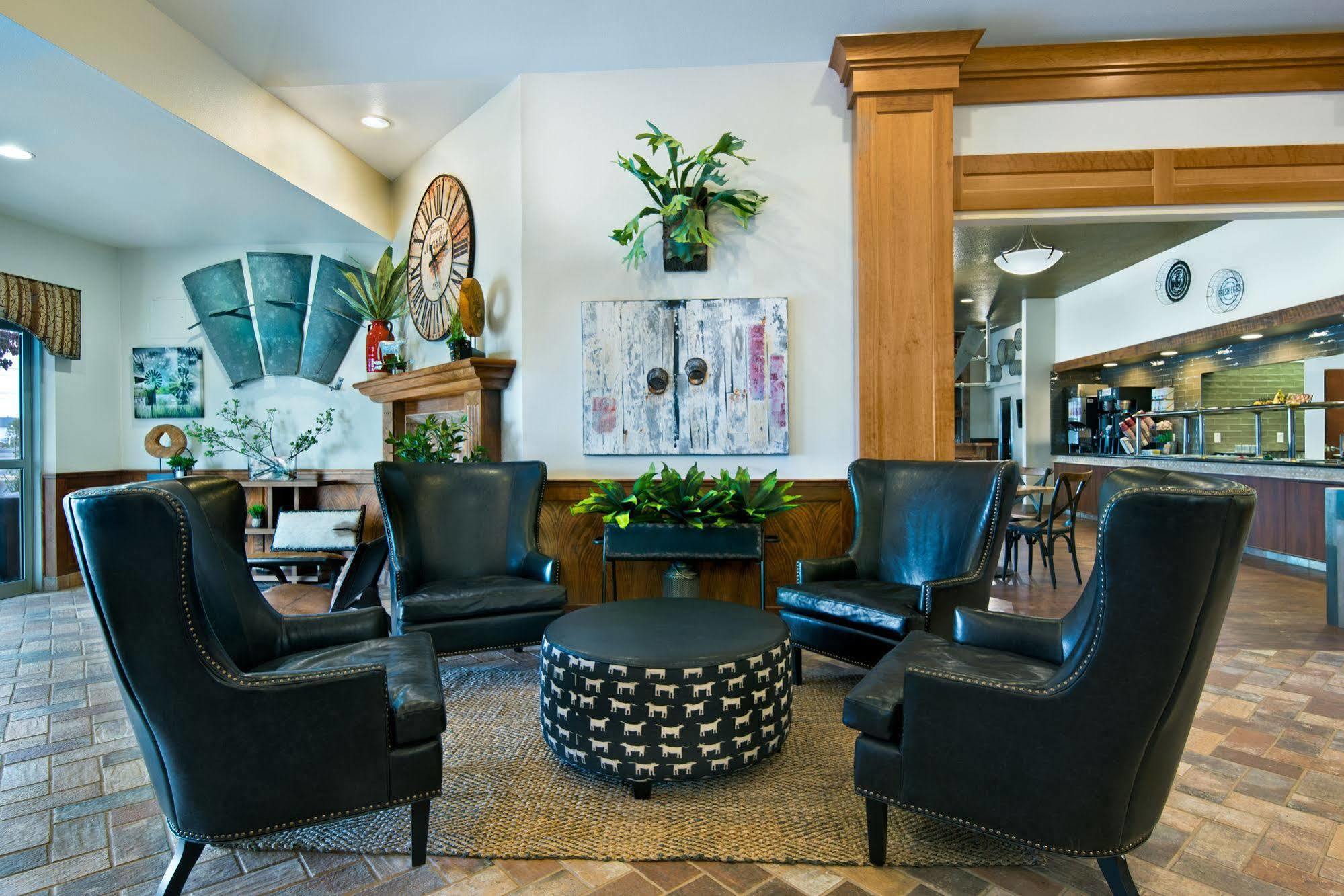 Oxford Suites Hermiston Extérieur photo