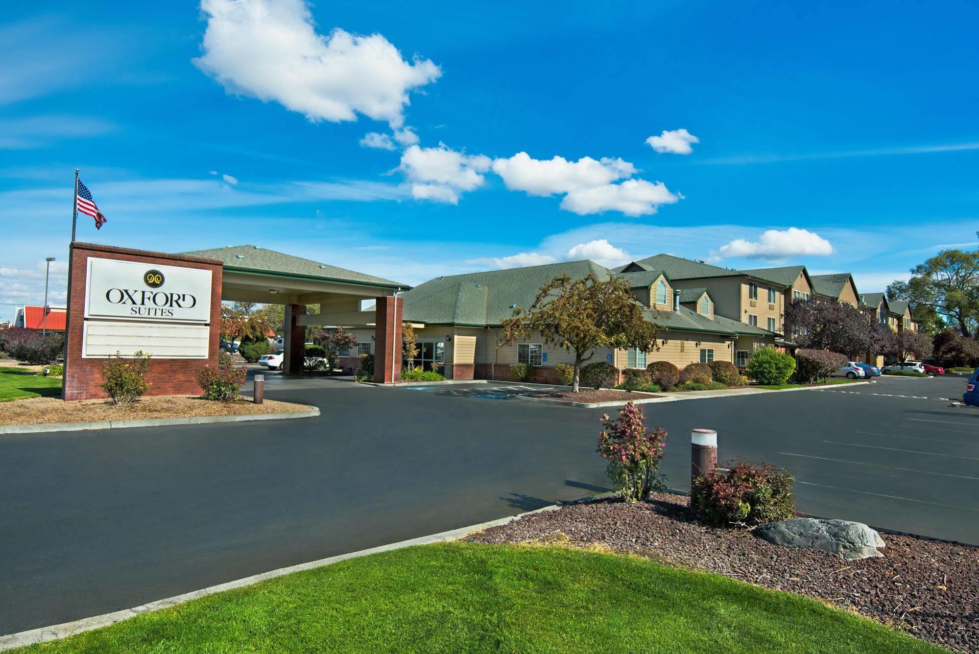 Oxford Suites Hermiston Extérieur photo