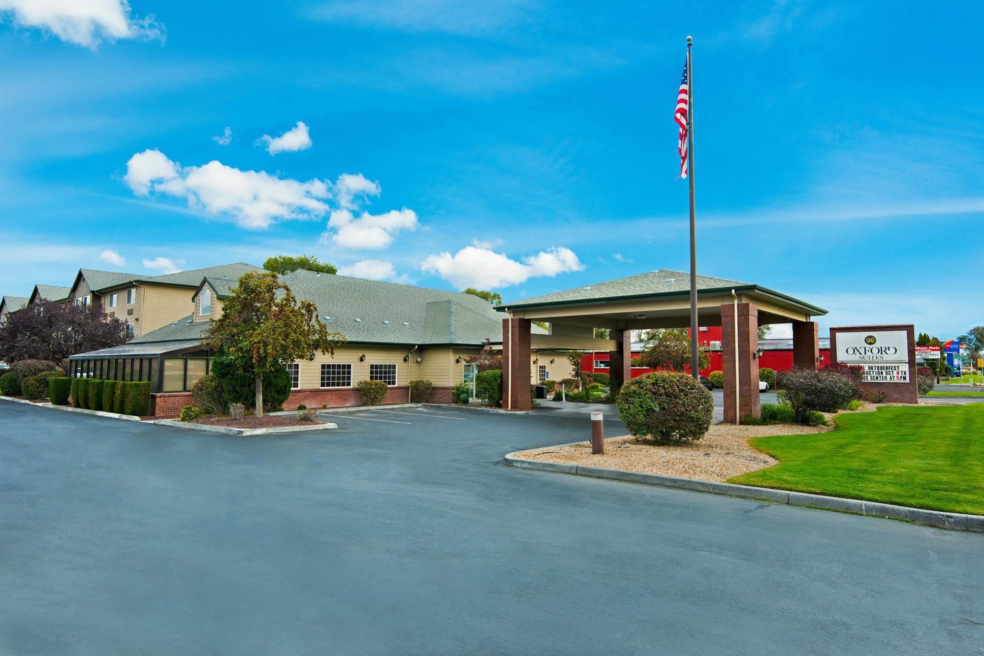 Oxford Suites Hermiston Extérieur photo
