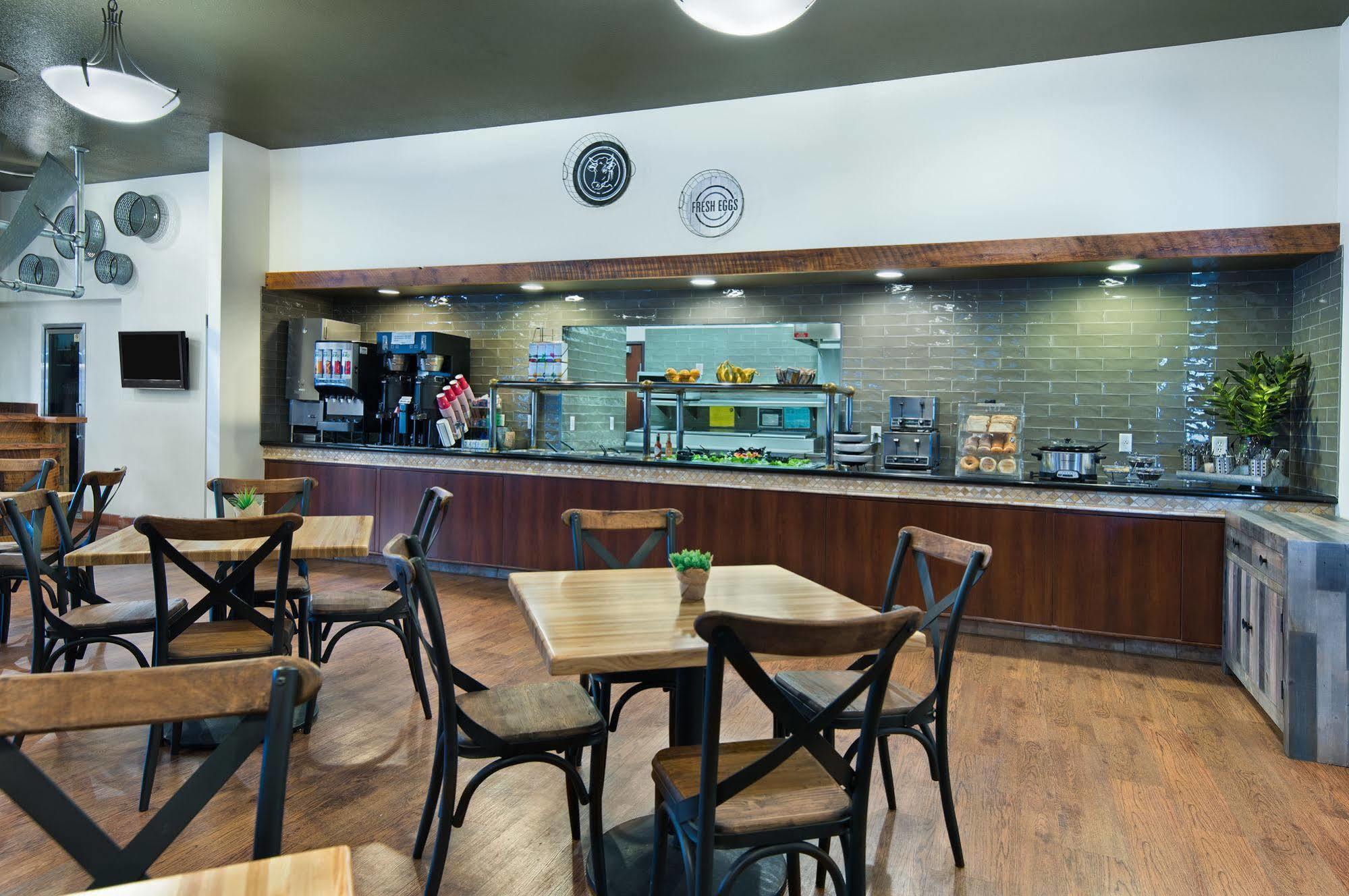 Oxford Suites Hermiston Extérieur photo
